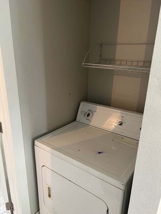 Building Photo - 2025 Broman Ct