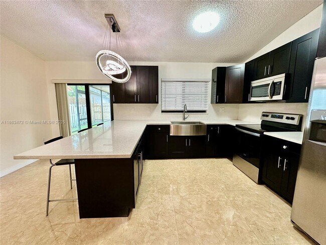 Building Photo - 10940 SW 143rd Ct