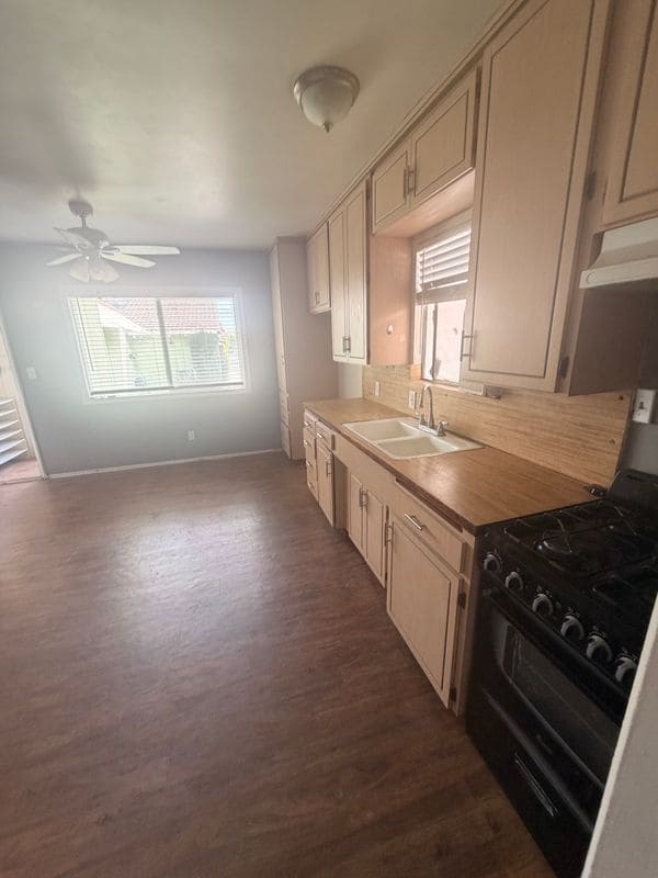 Building Photo - 9615 Walnut St