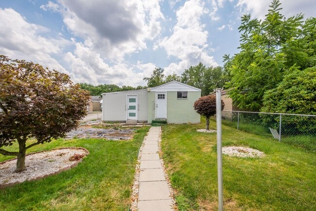 Building Photo - Cozy 3 bedroom home in Penn Hills availabl...