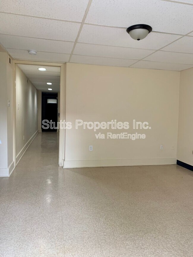 Building Photo - 402 W Tombigbee St