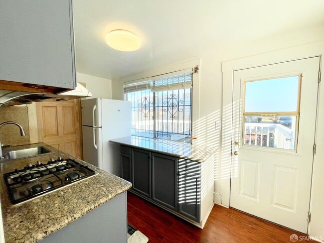 Building Photo - 2 Brighton Ave