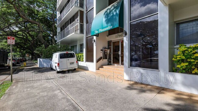 Building Photo - 1710 Punahou St