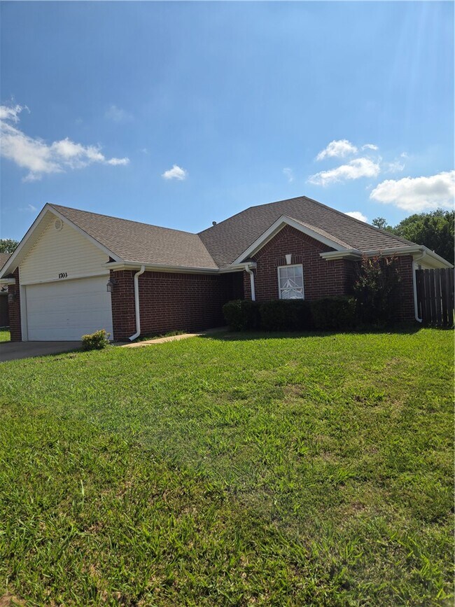 Building Photo - 1703 N Valor