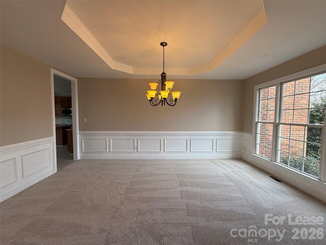 Building Photo - 3993 Lake Shore Rd S