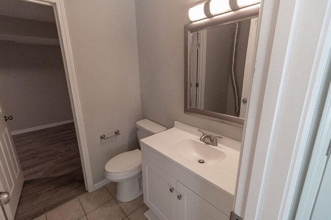 Building Photo - 1321 S Roseta Ave