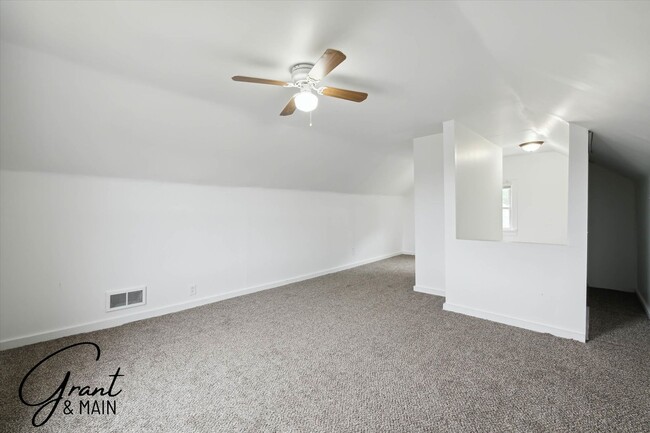 Building Photo - $1,200/month - 3 Bed 1 Bath Single Family ...