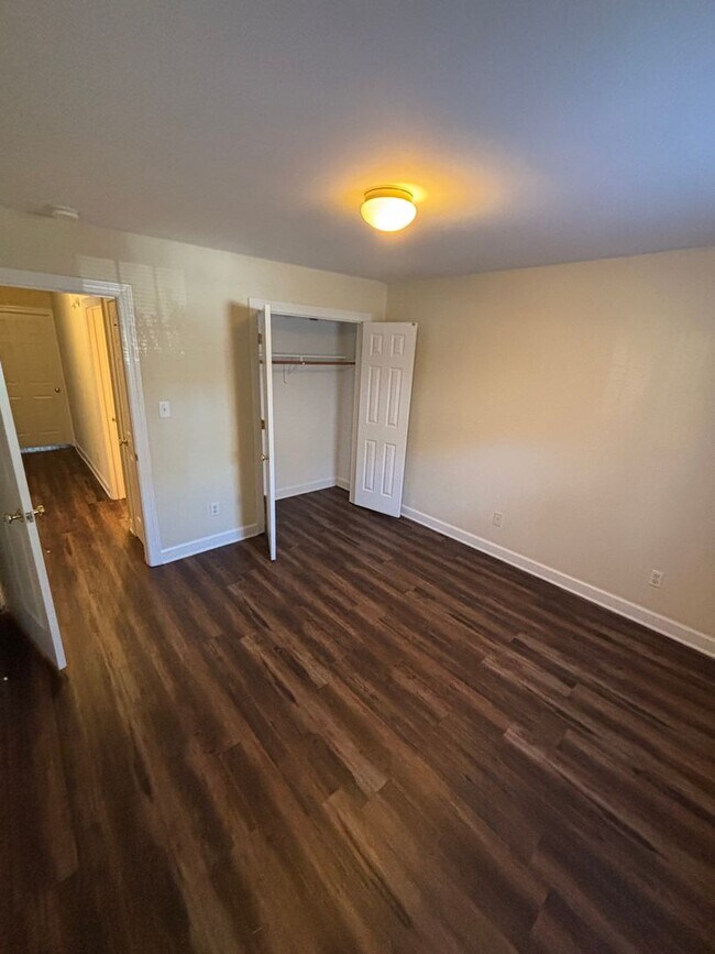 Building Photo - 5221 Westpine Ct