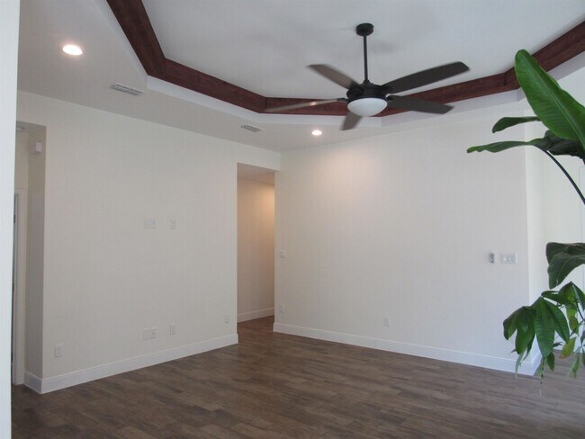 Building Photo - 2419 Messi St