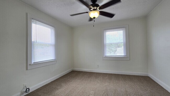 Building Photo - 2746 Shelby St