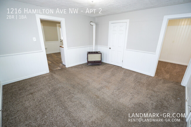 Building Photo - Upgraded 2 Bed/1 Bath – First Month Rent $...