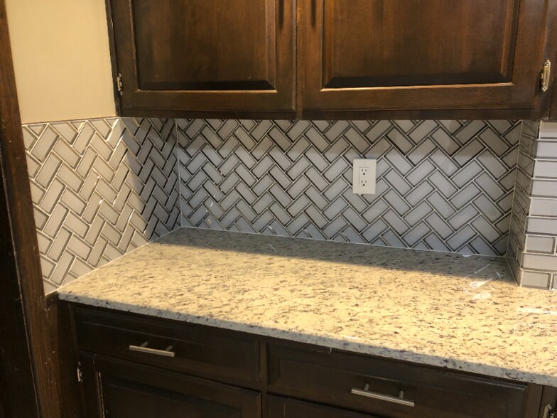 Building Photo - 21 S Loveland Ave