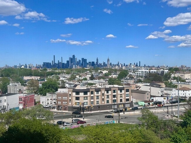 Building Photo - 201 St Pauls Ave