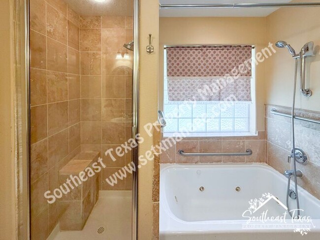 Building Photo - 7425 Wooded Creek Dr