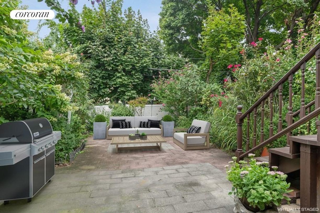 Building Photo - 129 Moffat St