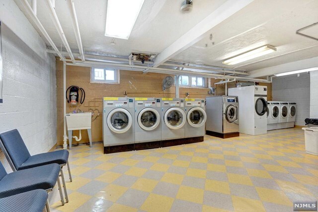 Building Photo - 326 Bridge Plaza N