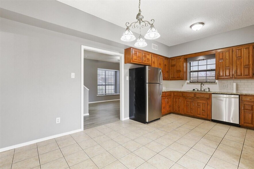 Building Photo - 8943 Camfield Way St