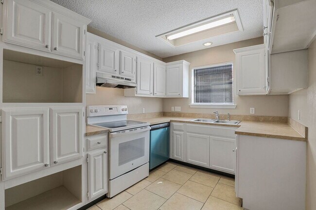 Building Photo - 4010 David Dr