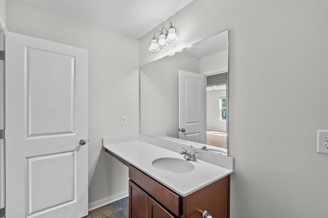 Building Photo - 424 Keeble Dr