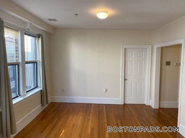 Building Photo - 881 Massachusetts Ave