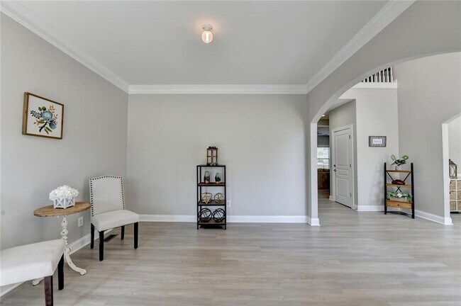 Building Photo - 4805 Shelbourne Dr