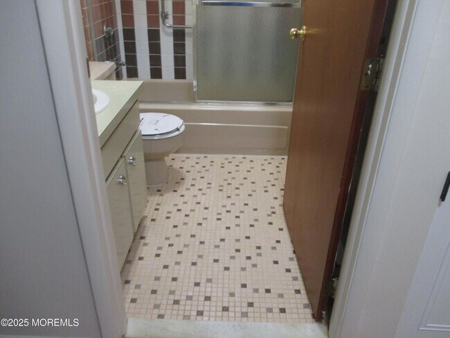 Building Photo - 308B W Malvern Ct