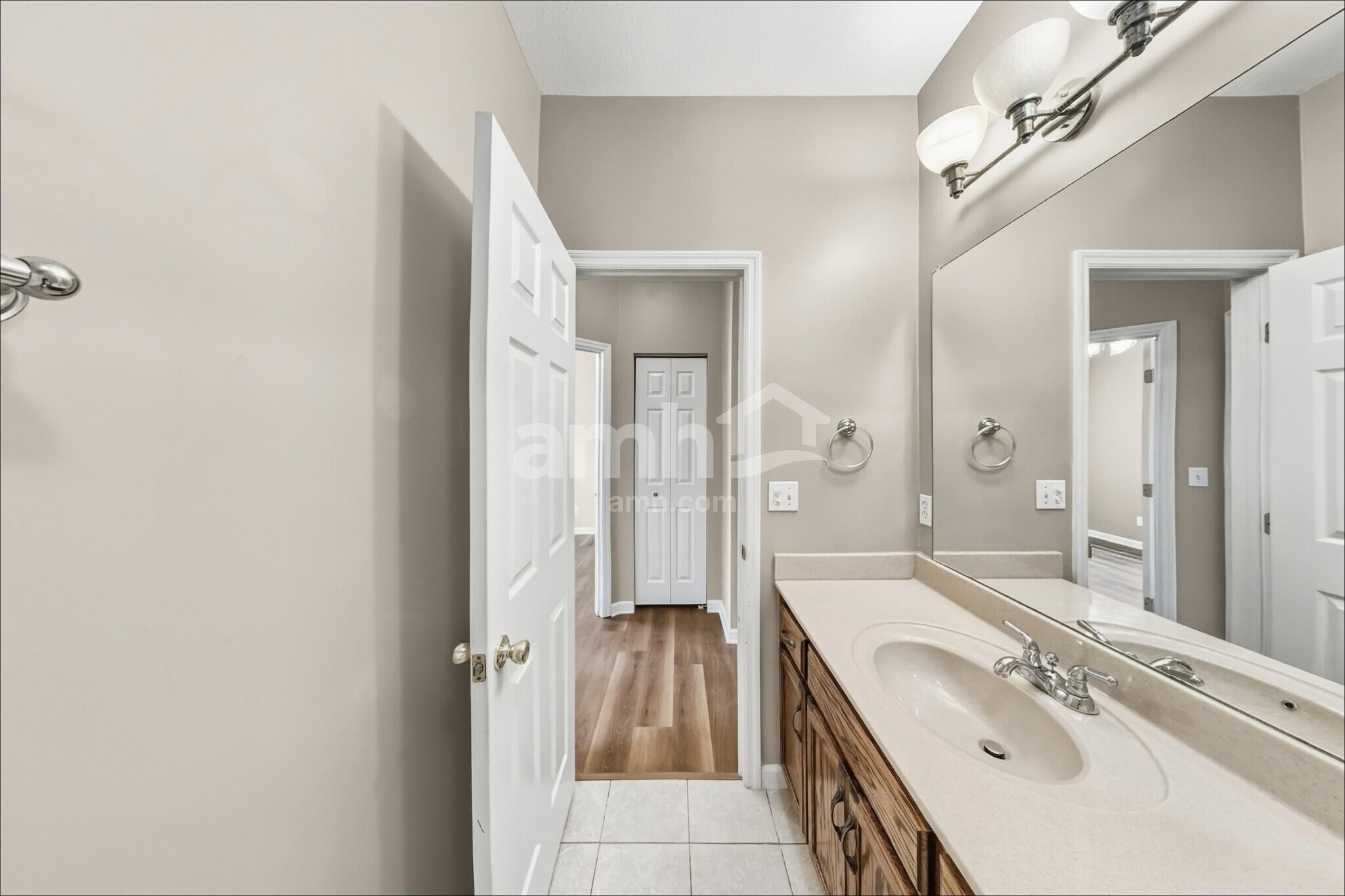Building Photo - 1001 High Ridge Dr N