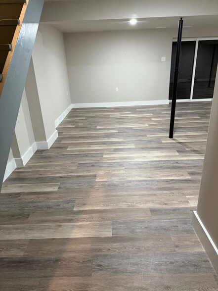 Building Photo - 6580 Fairway Dr W