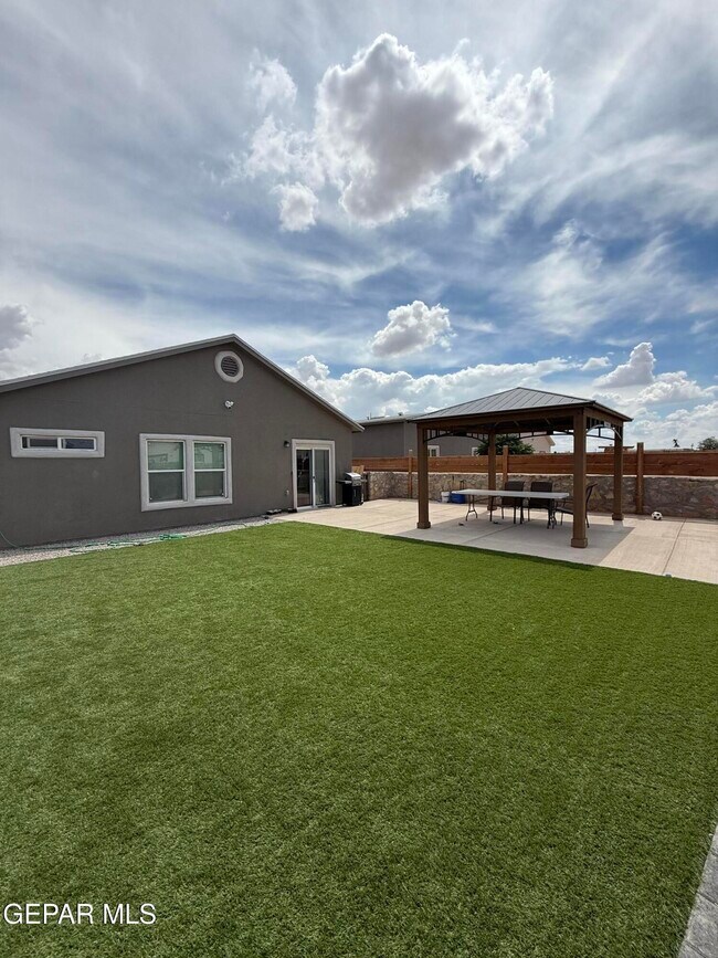 Building Photo - 14609 Carlo Alvarado Dr