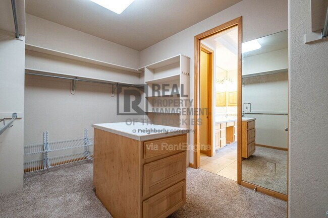 Building Photo - 5436 Hunter Dr