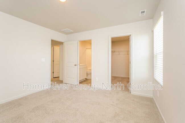 Building Photo - 2814 Carrollwood Dr