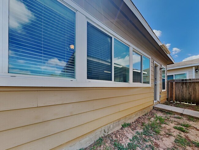 Building Photo - 4065 Mossy Pl Ln