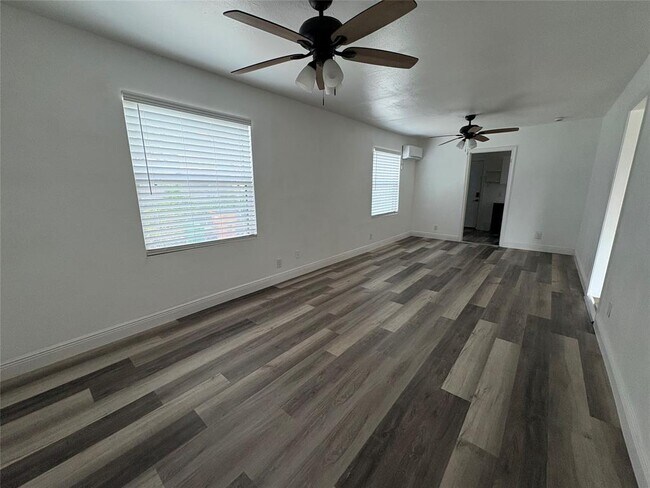 Building Photo - 1709 Deloney St