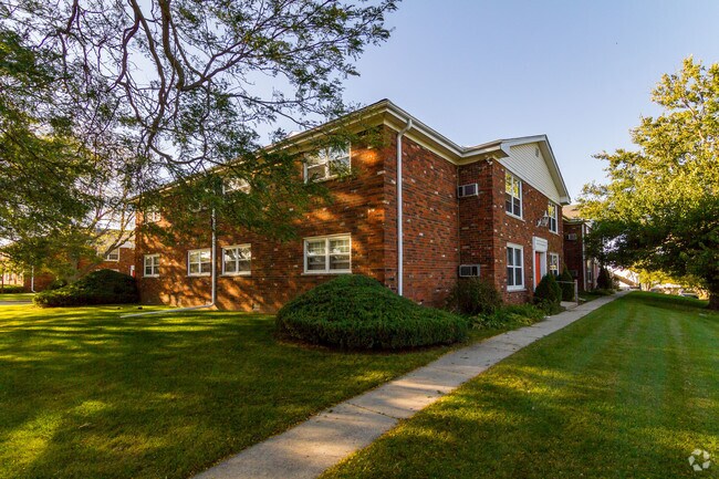 Foxwood Hills - Foxwood Hills Apartments