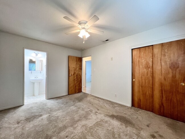 Building Photo - Single-Level Bel Aire Home with Spacious Layout