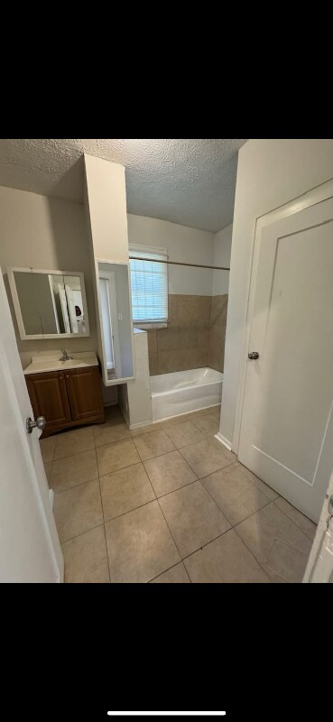 Building Photo - 519 W 25th St