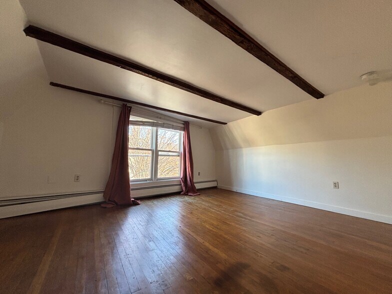 Building Photo - 229 Spring St