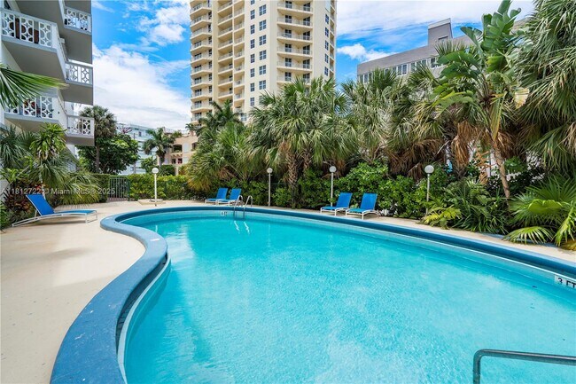 Building Photo - 9700 W Bay Harbor Dr