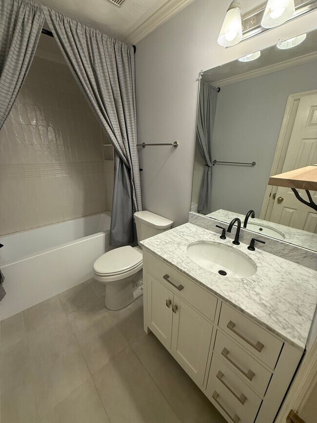 Building Photo - Welcome to this stunning 3-bedroom, 2.5-ba...