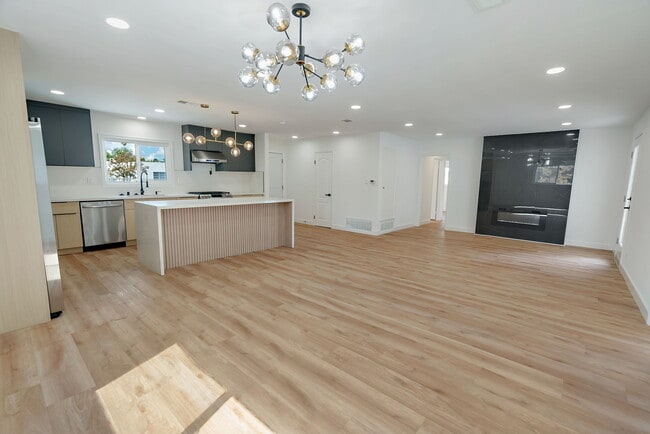 Building Photo - 5548 Irondale Ave