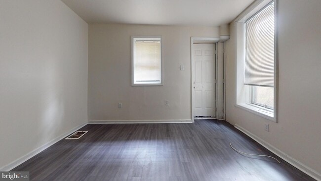 Primary Photo - 6047 Delancey St