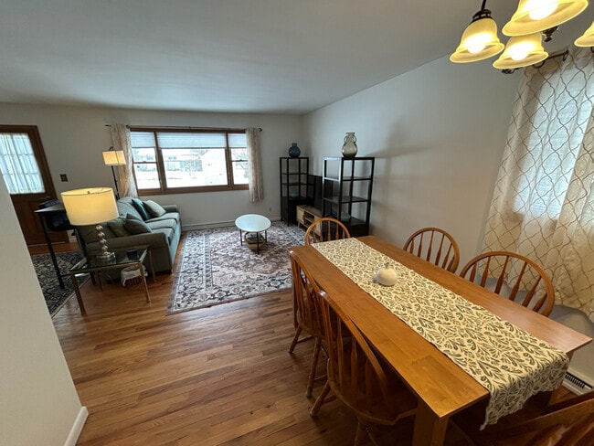 Building Photo - 4994 N Sedgewick Rd