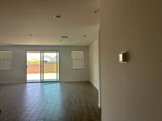 Building Photo - 3110 N 199th Dr