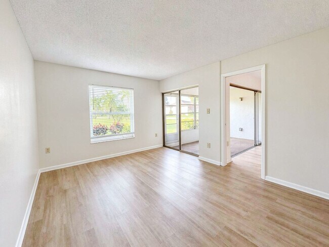 Building Photo - AVAILABLE NOW! Beautifully Renovated First-Floor Condo with Peaceful Screened Lanai