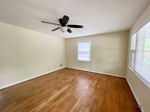 Building Photo - 3824 Lee Hills Dr