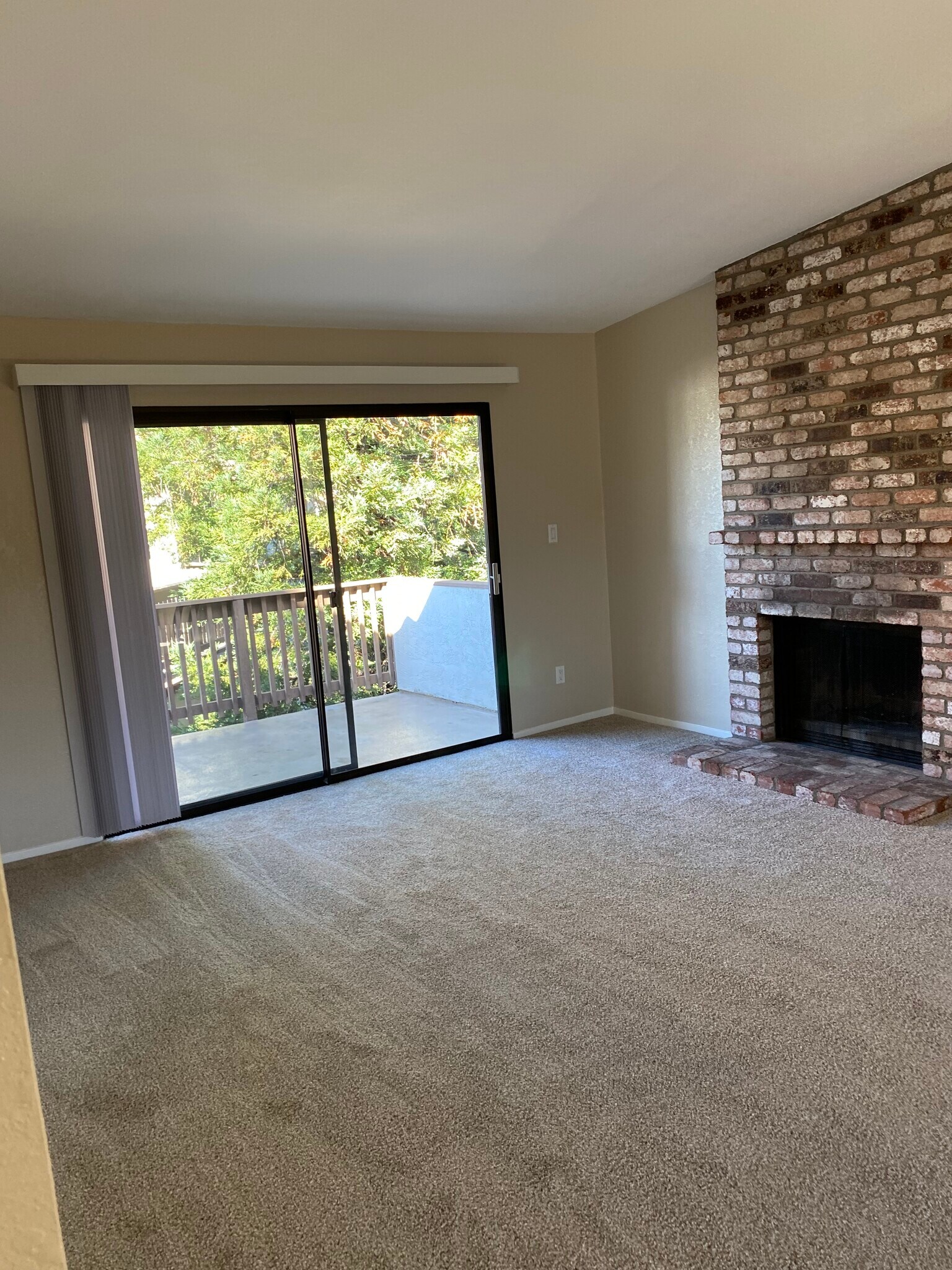 Building Photo - 2055 Sierra Rd