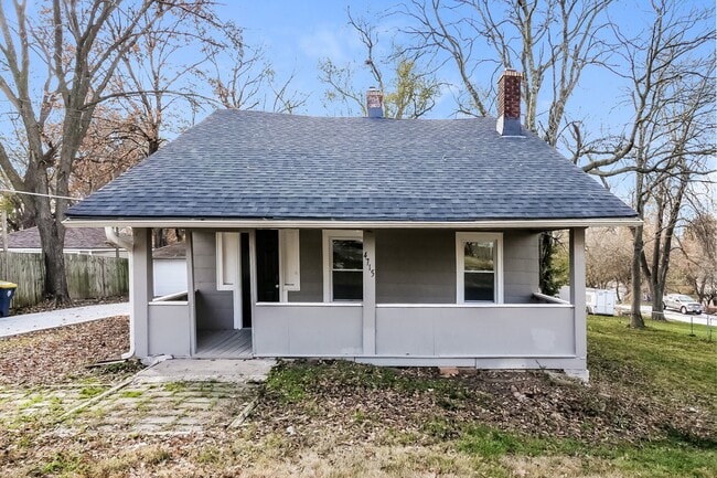 Building Photo - 4715 NE 45th Terrace