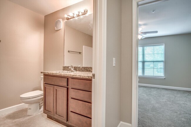 Building Photo - Beautiful 1 Bedroom Apartment in Fort Walton Beach!