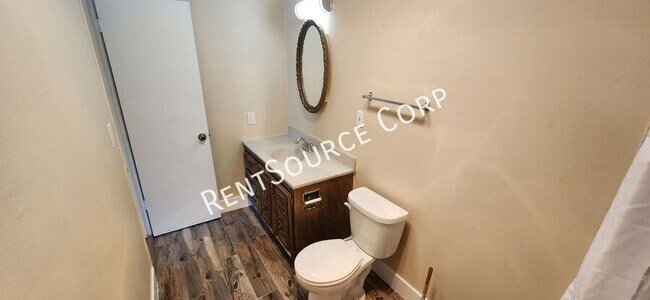Building Photo - 708 Santa Barbara Dr W