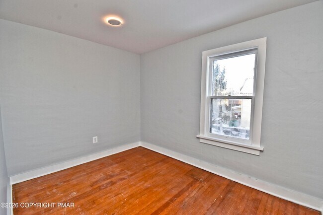 Building Photo - 198 Grove St